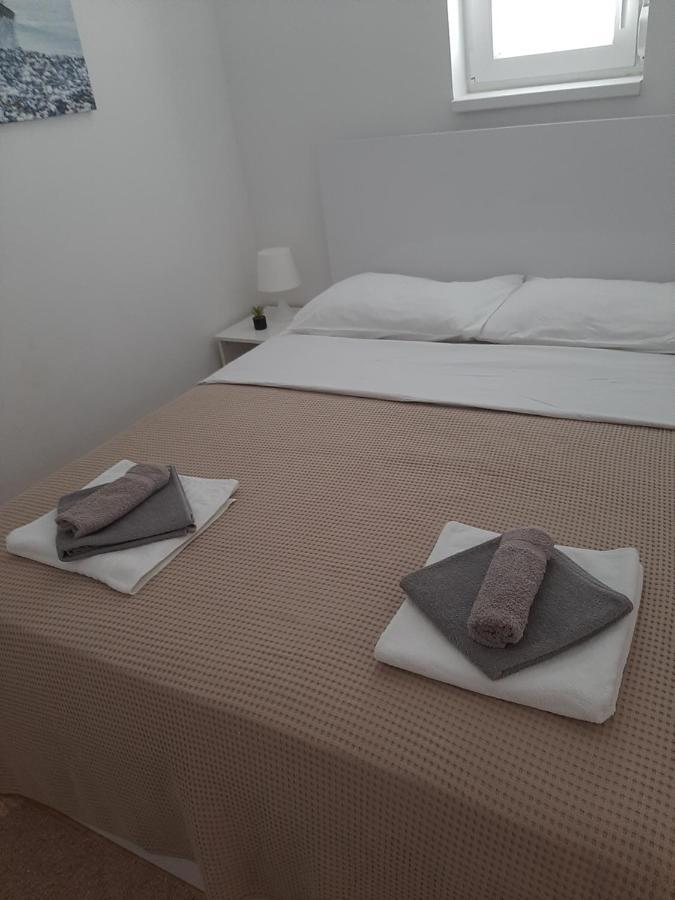Apartment Enis Barbariga Esterno foto